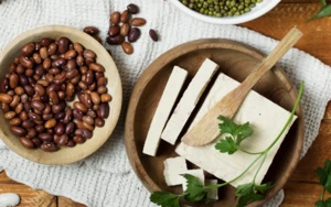 © vegan.at Pflanzenproteine im Fokus: Die besten veganen Eiweißquellen und worauf es bei der Aufnahme ankommt